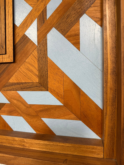 Square Diamond Quilted Frame