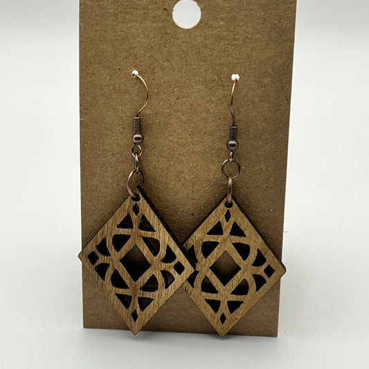Diamond-shaped wood earrings in mahogany