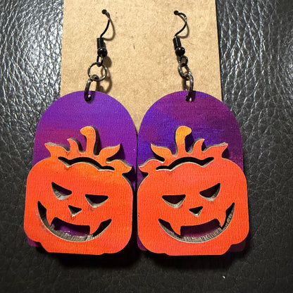 Tombstone-shaped earrings with a UV-printed jack-o'-lantern design