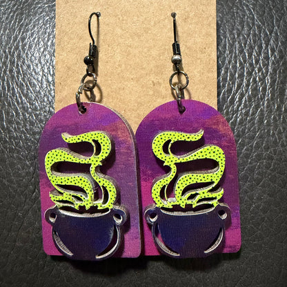 Tombstone-shaped earrings with a UV-printed cauldron design